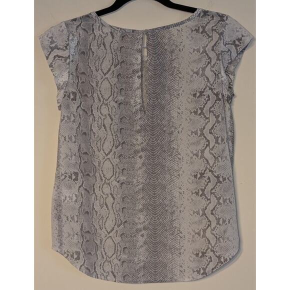 Joie ~ Size XXS ~ Rancher Irregular Snake Silk Print Top 100% Silk- Keyhole Back - Picture 5 of 10